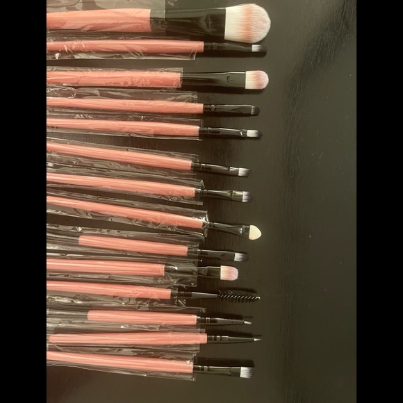 Set of 14 make up brushes - Picture 4 of 4